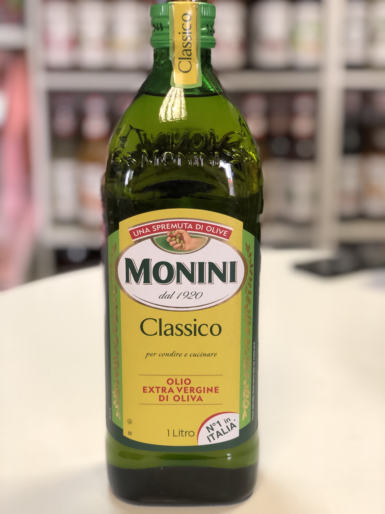 Оливковое масло монини купить. Масло оливковое Monini Extra vergine Classico, 1л. Monini Classico оливковое масло 1 литр. Масло оливковое Монини 1 литр. Monini масло оливковое нерафинированное.